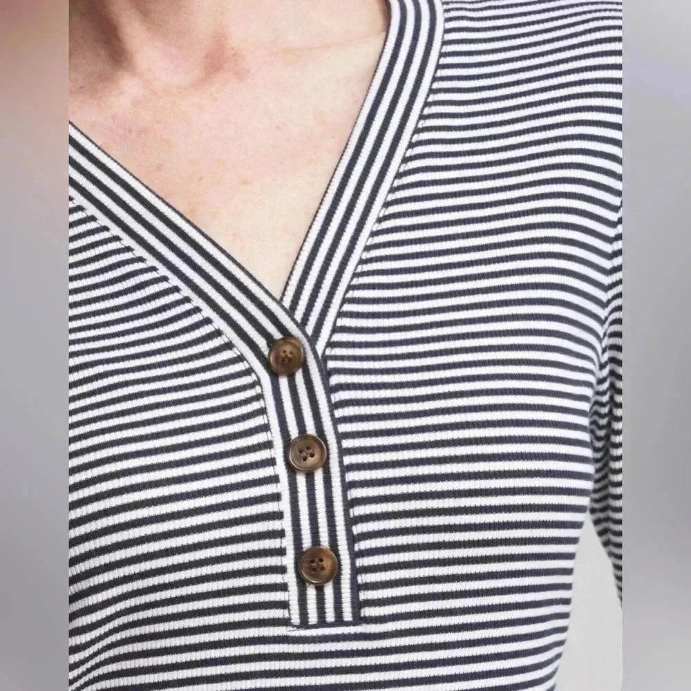Chico’s Stripe Ribbed Henley Tee, size 2, BNWT, SOLD OUT ONLINE - Picture 4 of 11